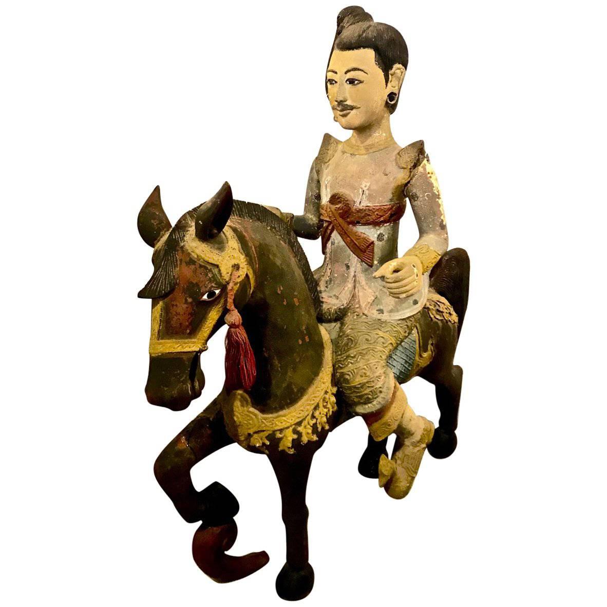 Indo-chinesische burmesische figürliche Skulptur, spätes Jahrhundert im Angebot
