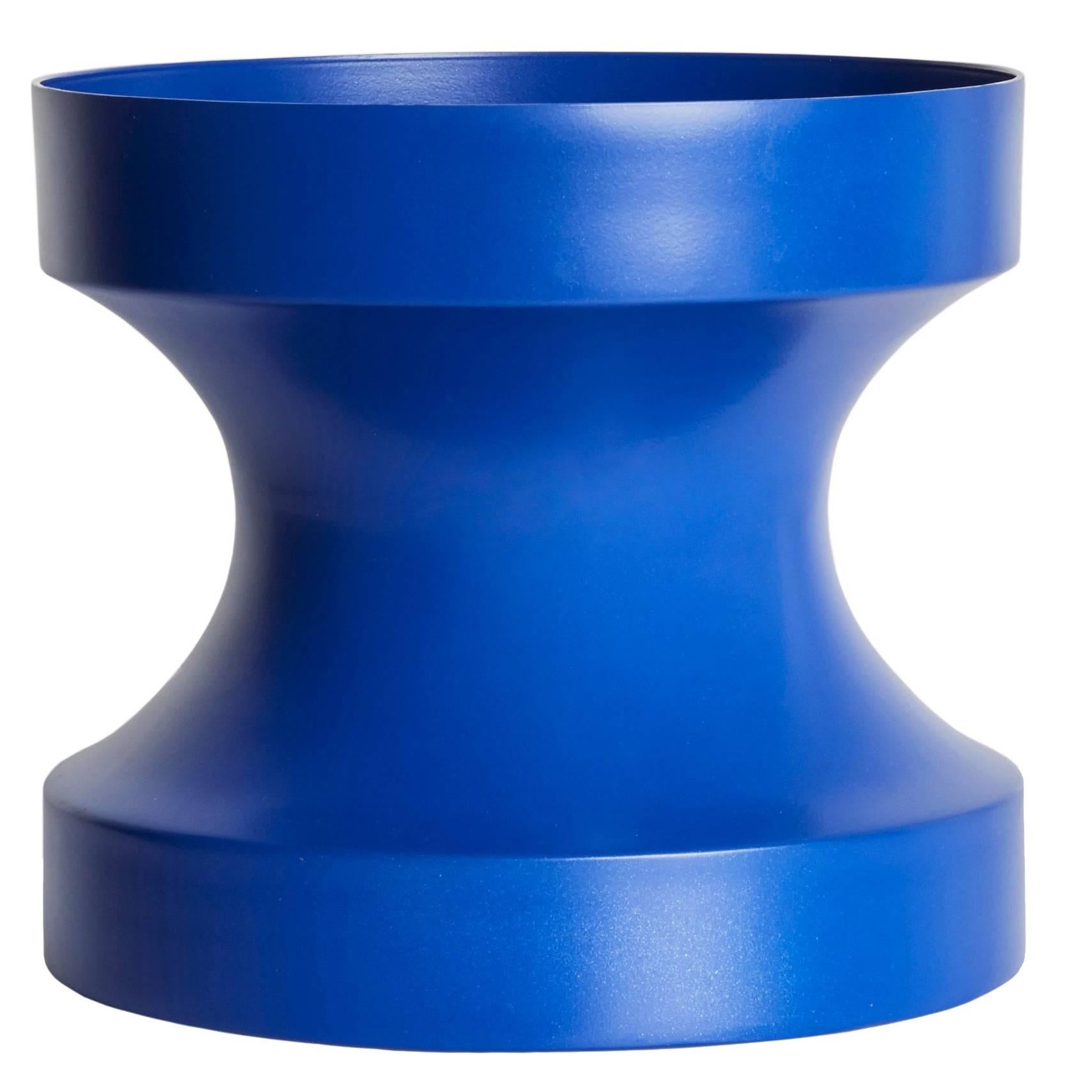 21st Century Contemporary Design: Aluminum Minimal Cir-Cut Vase in Blue For Sale