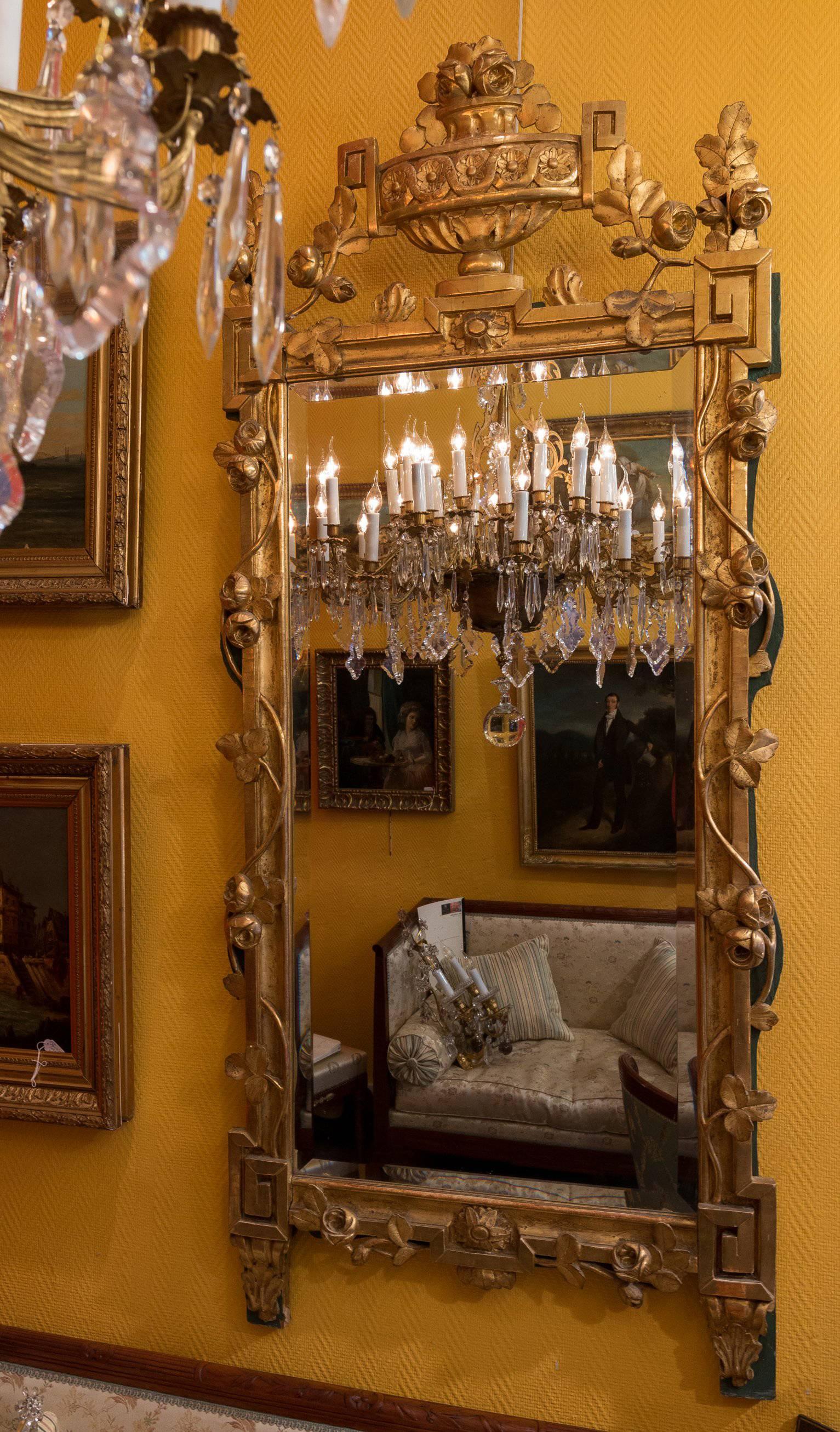 French Louis XVI Period Giltwood Front Top Mirror, circa 1780 For Sale 3