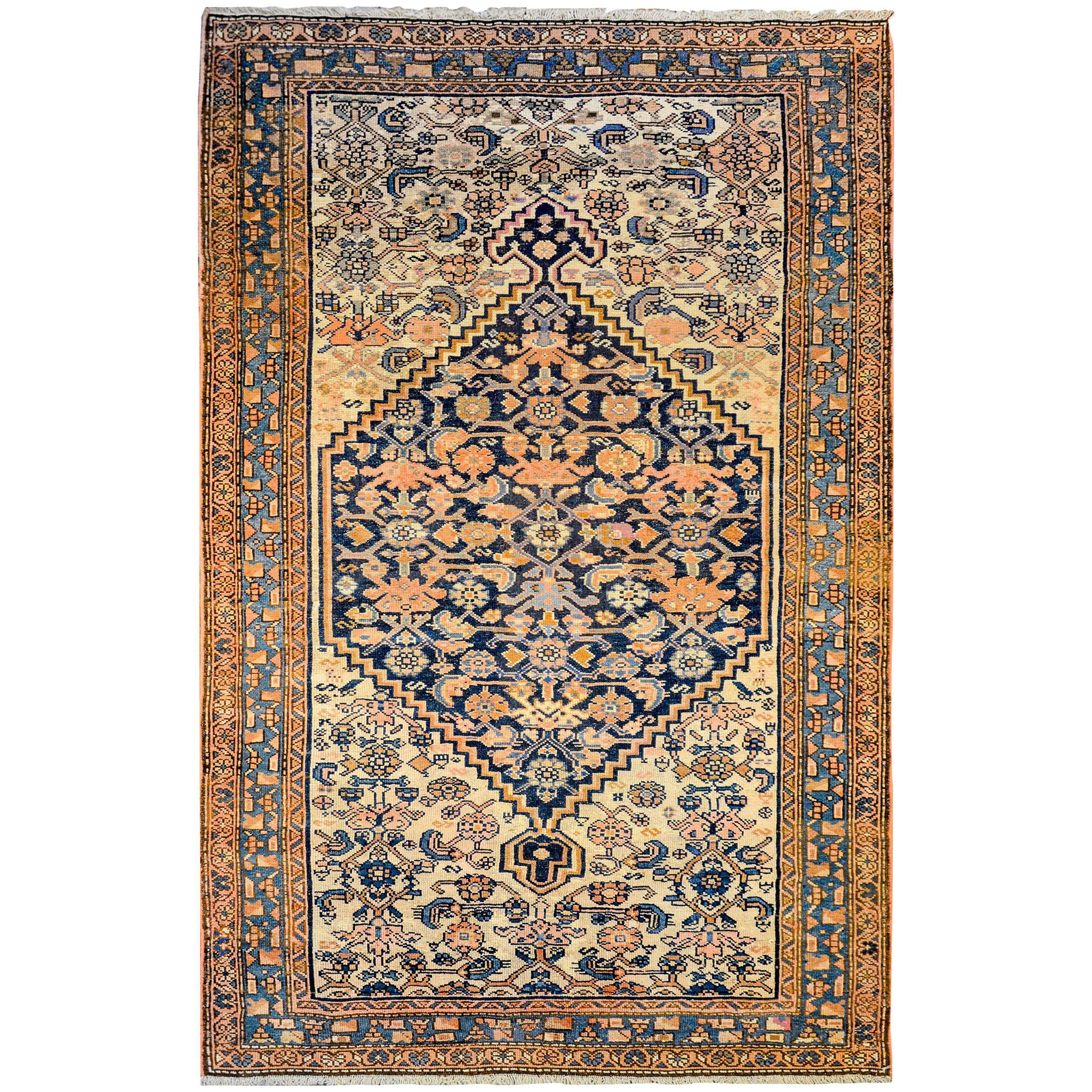 Merveilleux tapis Azari du début du XXe siècle