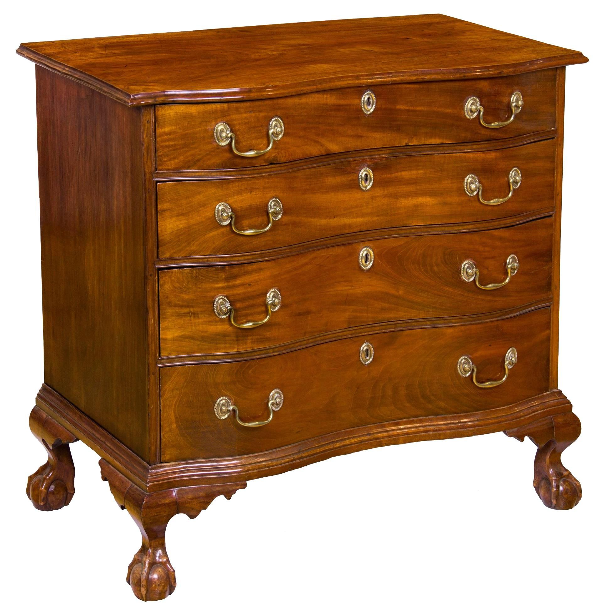 Small Chippendale Mahogany Oxbow Chest of Drawers Claw and Ball Feet, circa 1770 For Sale