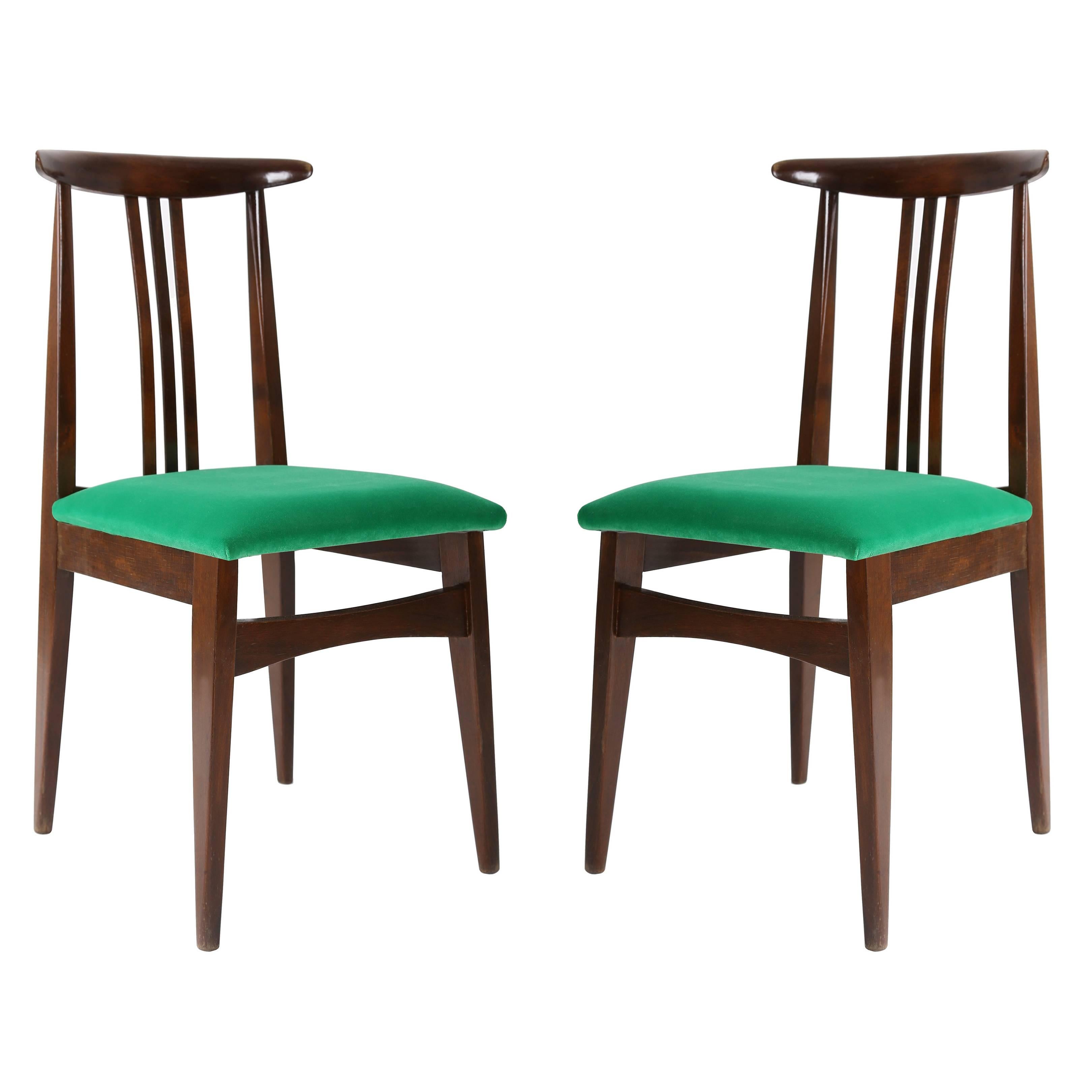 Pair of Zielinski chairs, type 200 / 100B, green velvet, Poland, 1960s For Sale