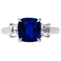 Exceptional Modern Sapphire Diamond Platinum Engagement Ring