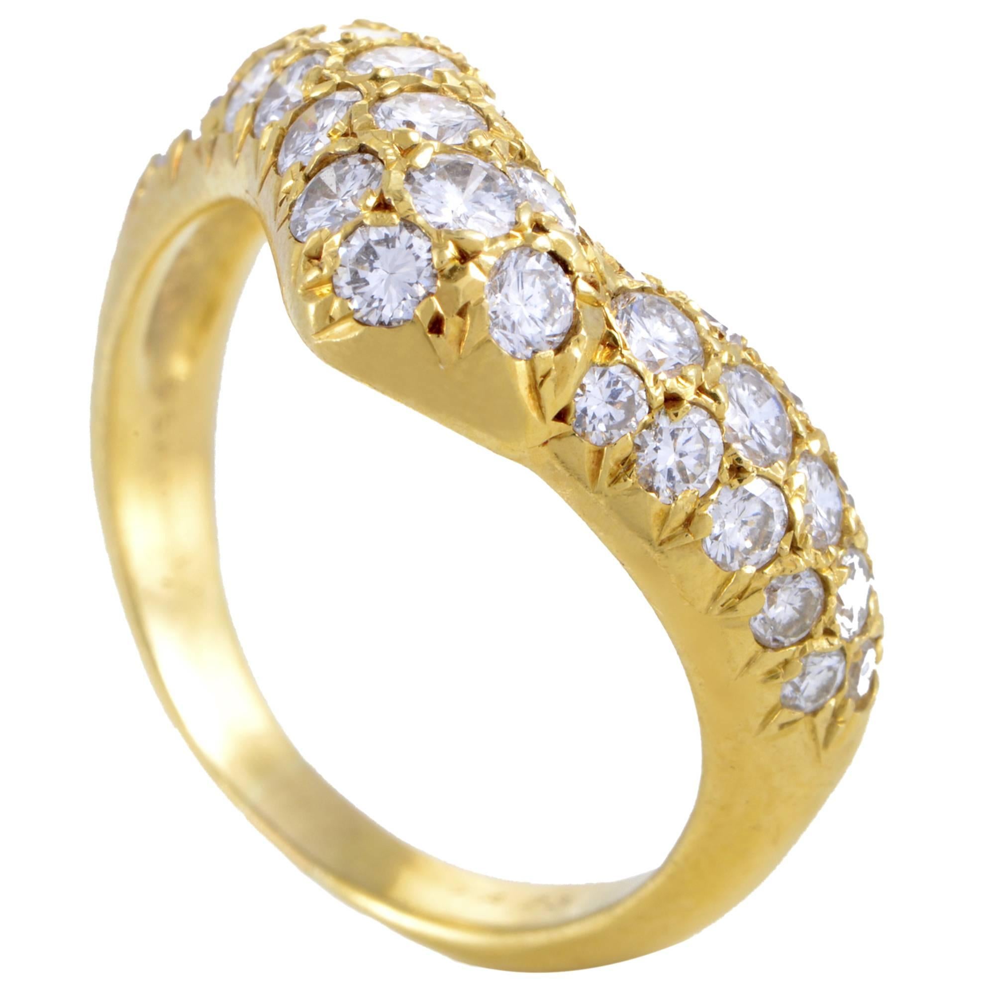 Van Cleef & Arpels 18K Yellow Gold Curved Diamond Band Ring size 6