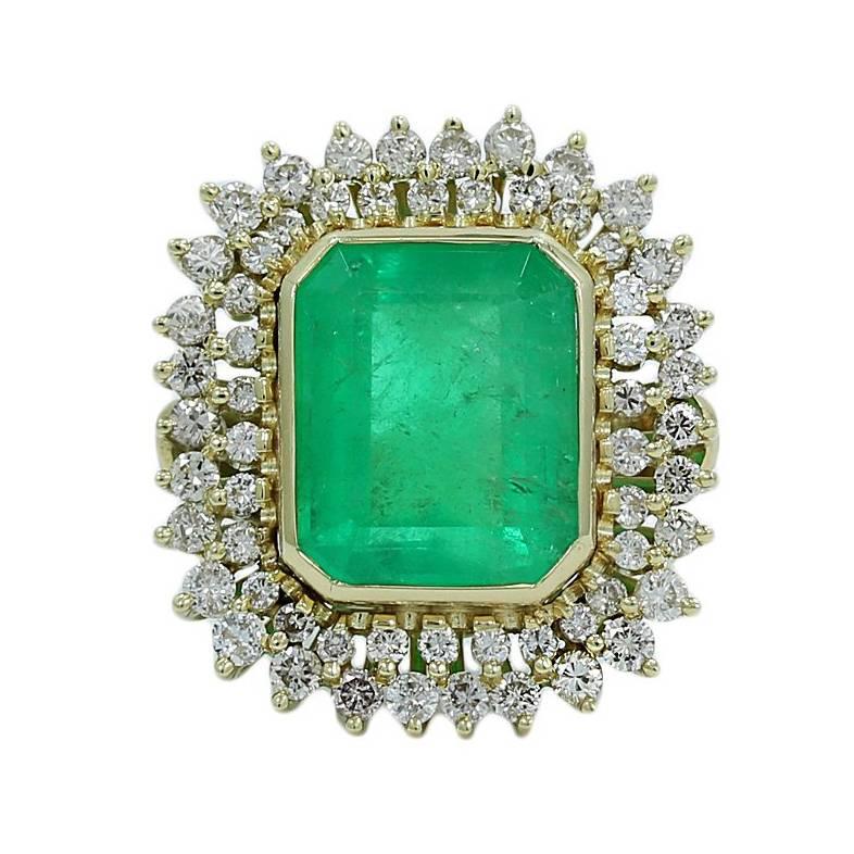 Emerald and Diamond Yellow Gold Ring For Sale