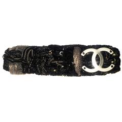 Barrette pour cheveux Chanel en tweed bleu marine avec logo CC