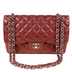 Chanel Sac à rabat classique Jumbo en caviar rouge