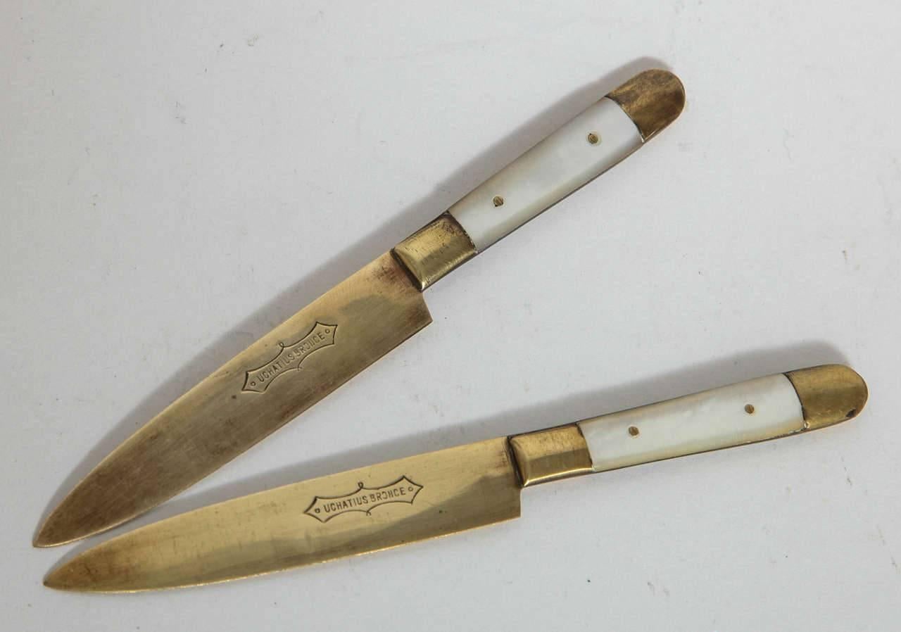 Mother-of-pearl and Bronze Pate Knife Set on a Shell 2