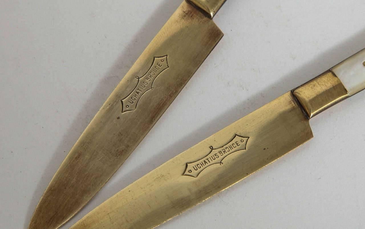 Mother-of-pearl and Bronze Pate Knife Set on a Shell 4