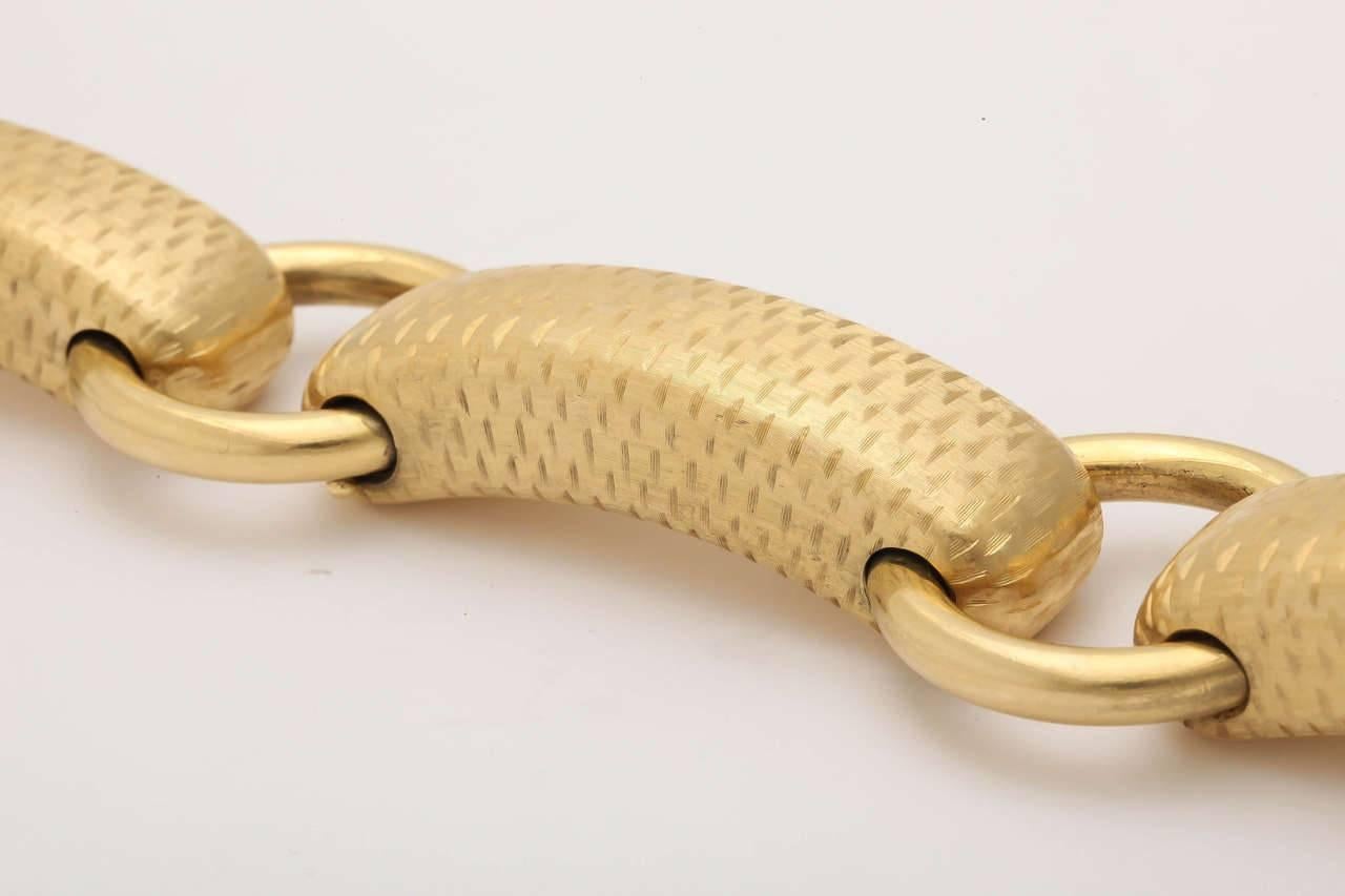 Modernist Italian 18-Karat Gold Retro Bracelet with Hand-Cut Design For Sale