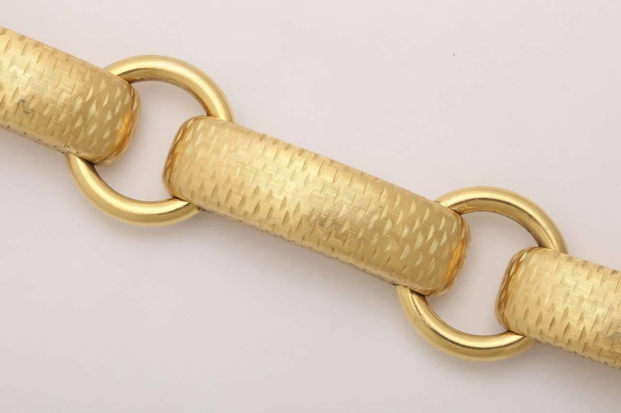 Italian 18-Karat Gold Retro Bracelet with Hand-Cut Design In Good Condition For Sale In New York, NY