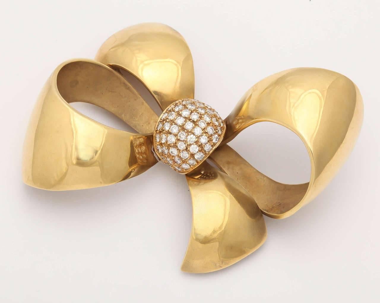 Retro Italian 18 kt  Gold Bow with Diamond Cluster Knot For Sale 3