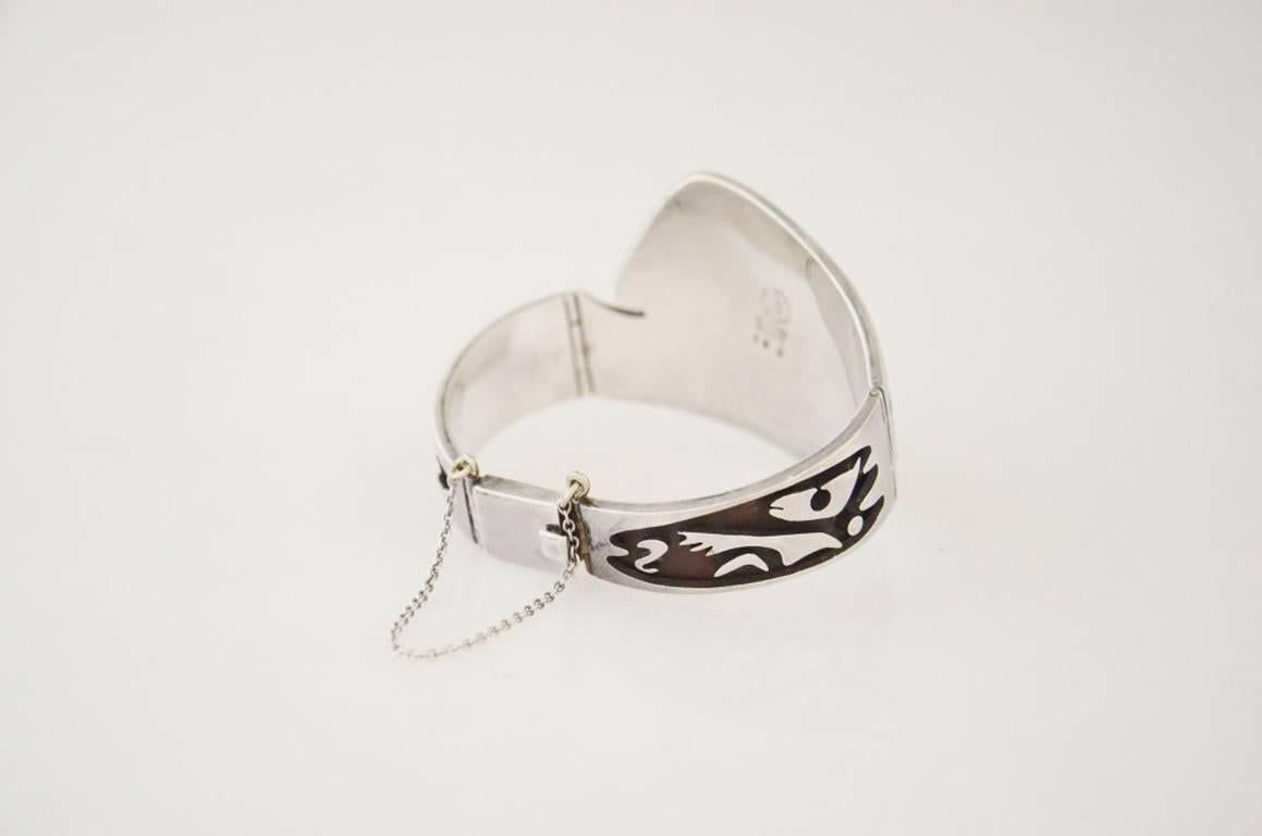 Being offered is a circa 1950 sterling silver bracelet by Salvador Teran, of Taxco, Mexico,
