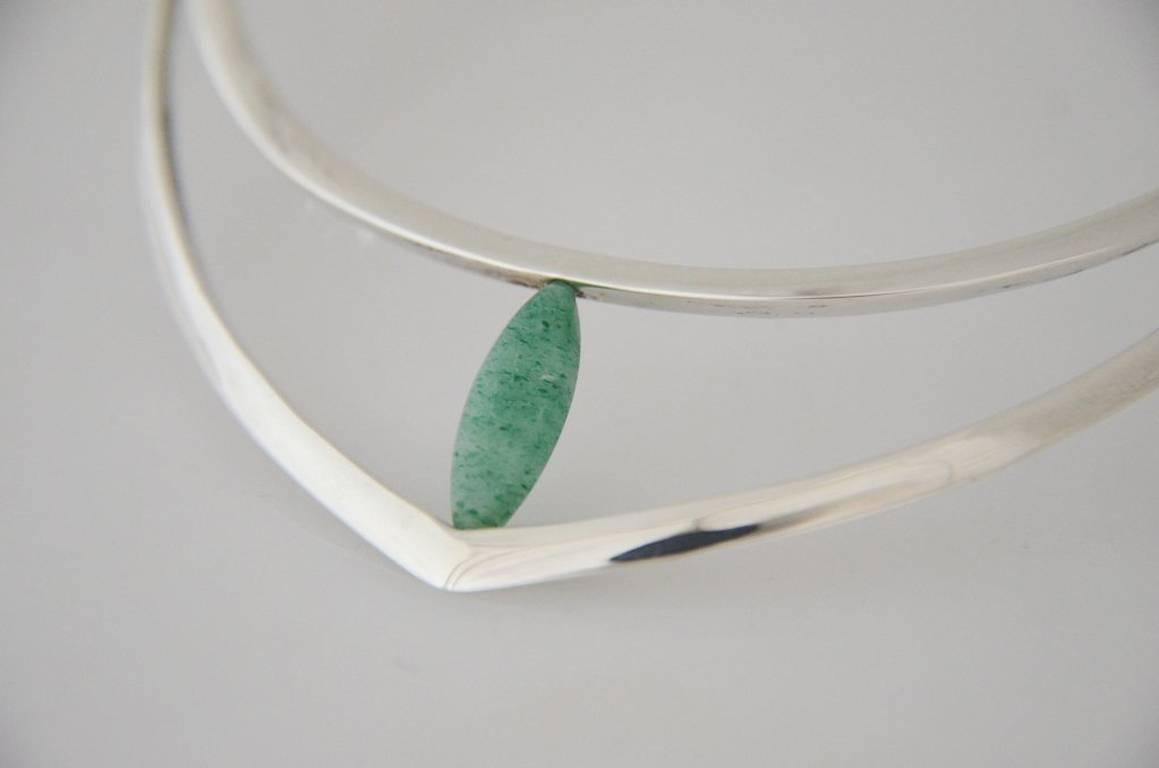 
Being offered is a sterling silver and jadeite necklace, by Sigi Pineda, of Taxco, Mexico, in modern motif.  Dimensions 15 inches long, the length of the elliptical piece of jadeite is 1 1/8 inches.  Marked.  In excellent condition.
