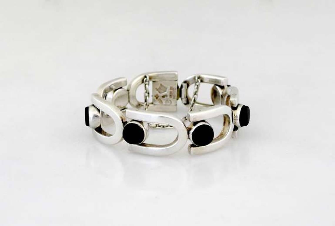 MODERNIST 1960 Antonio Pineda .970 Silver Onyx Bracelet U-shaped Links In Excellent Condition For Sale In New York, NY