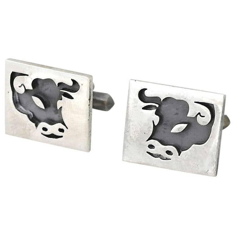 Antonio Pineda .970 Silver Bull Market Motif Cufflinks For Sale