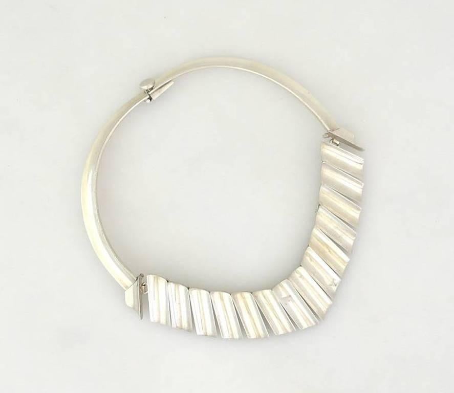 Being offered is a circa 1968 sterling silver necklace by Antonio Pineda of Taxco Mexico, the segmented necklace with concave links to front, round thumb press to box clasp.  Dimensions 15 inches long.   Marked.  In excellent condition.

Stanley