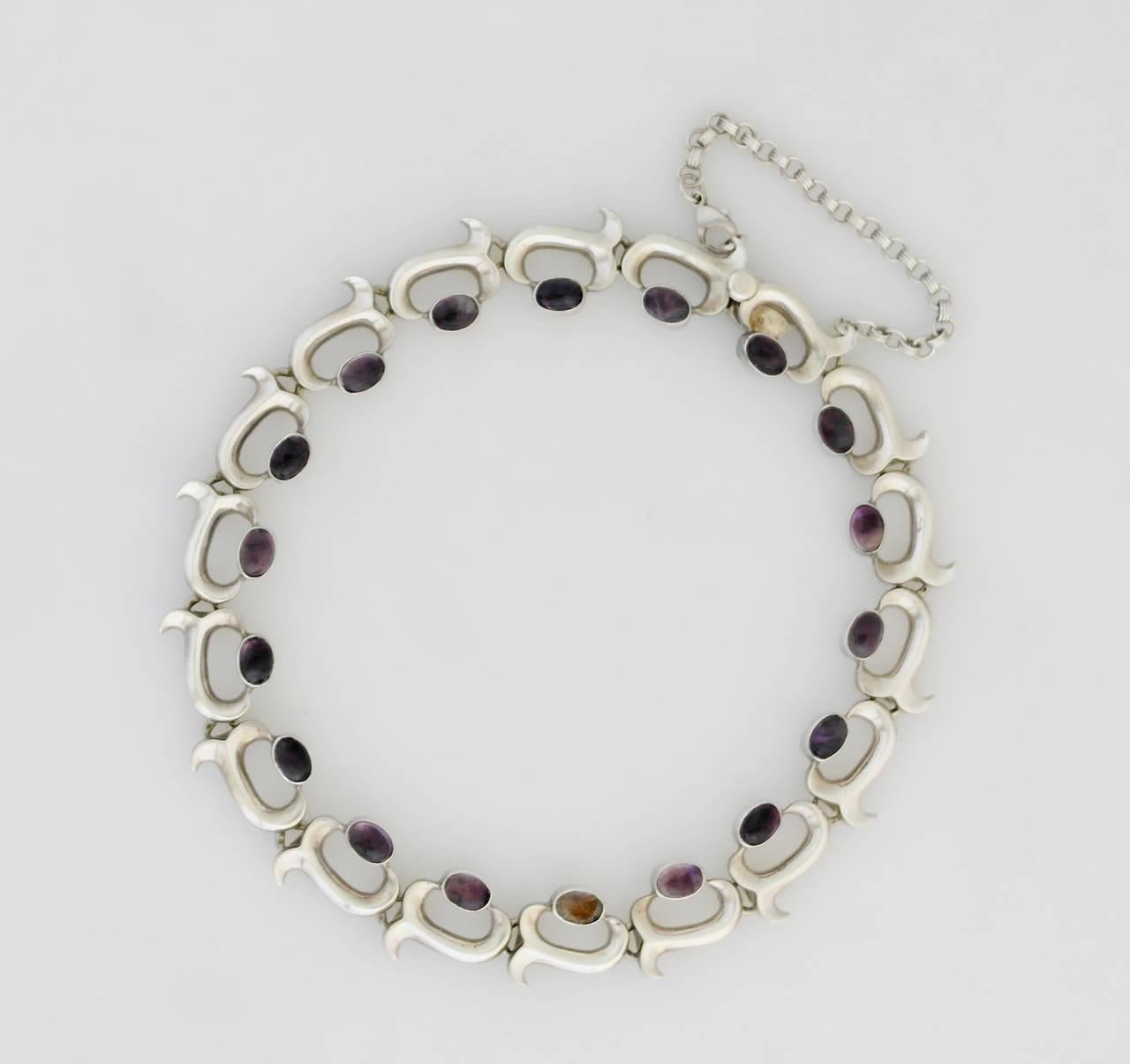 Taxco Amethyst Sterling Silver Modernist Necklace   In Excellent Condition For Sale In New York, NY