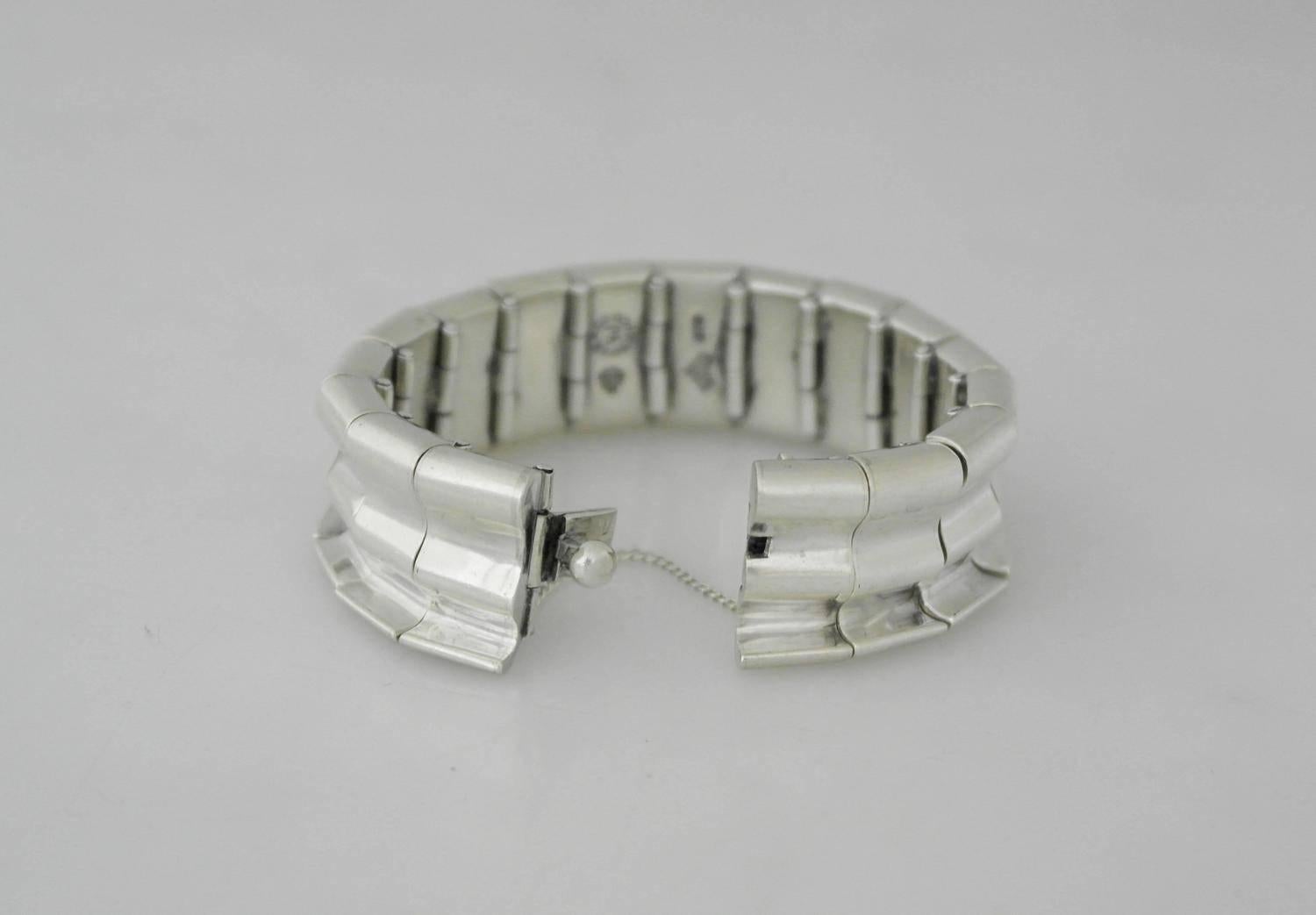 Being offered is a circa 1960 .970 silver (better than sterling) bracelet by Antonio Pineda of Taxco, Mexico. Heavy gauge modernist piece; links having a curved design. Dimensions: 3/4 inch wide x 6 1/2 wearable inches. Marked as illustrated. In