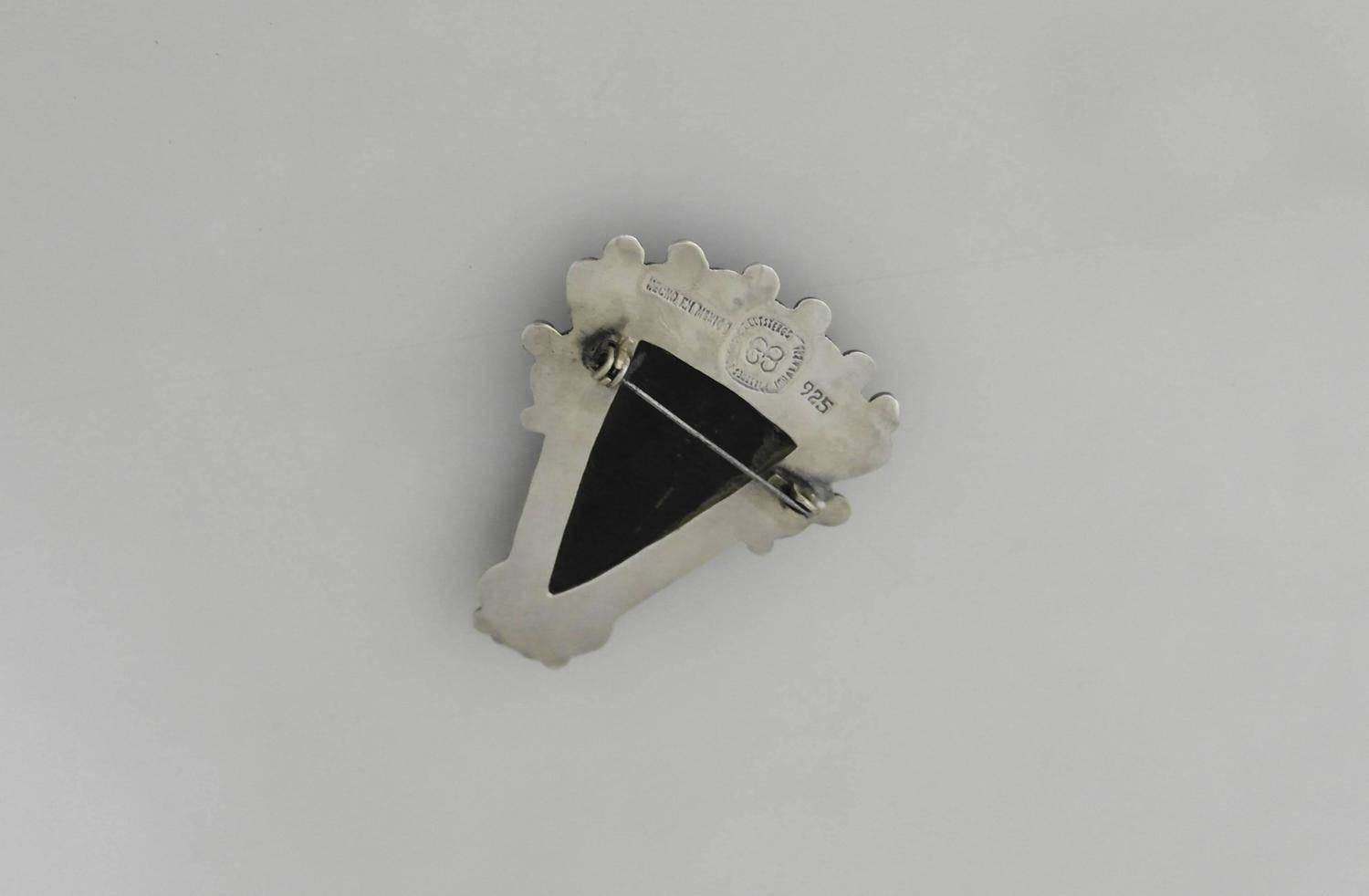 Being offered is a sterling silver brooch by Los Ballesteros of Taxco, Mexico. Comprising a native profile made of onyx bezel set with sterling silver detail. Dimensions: 2 1/4 inches x 1 3/4 inches. Marked as illustrated. In excellent condition