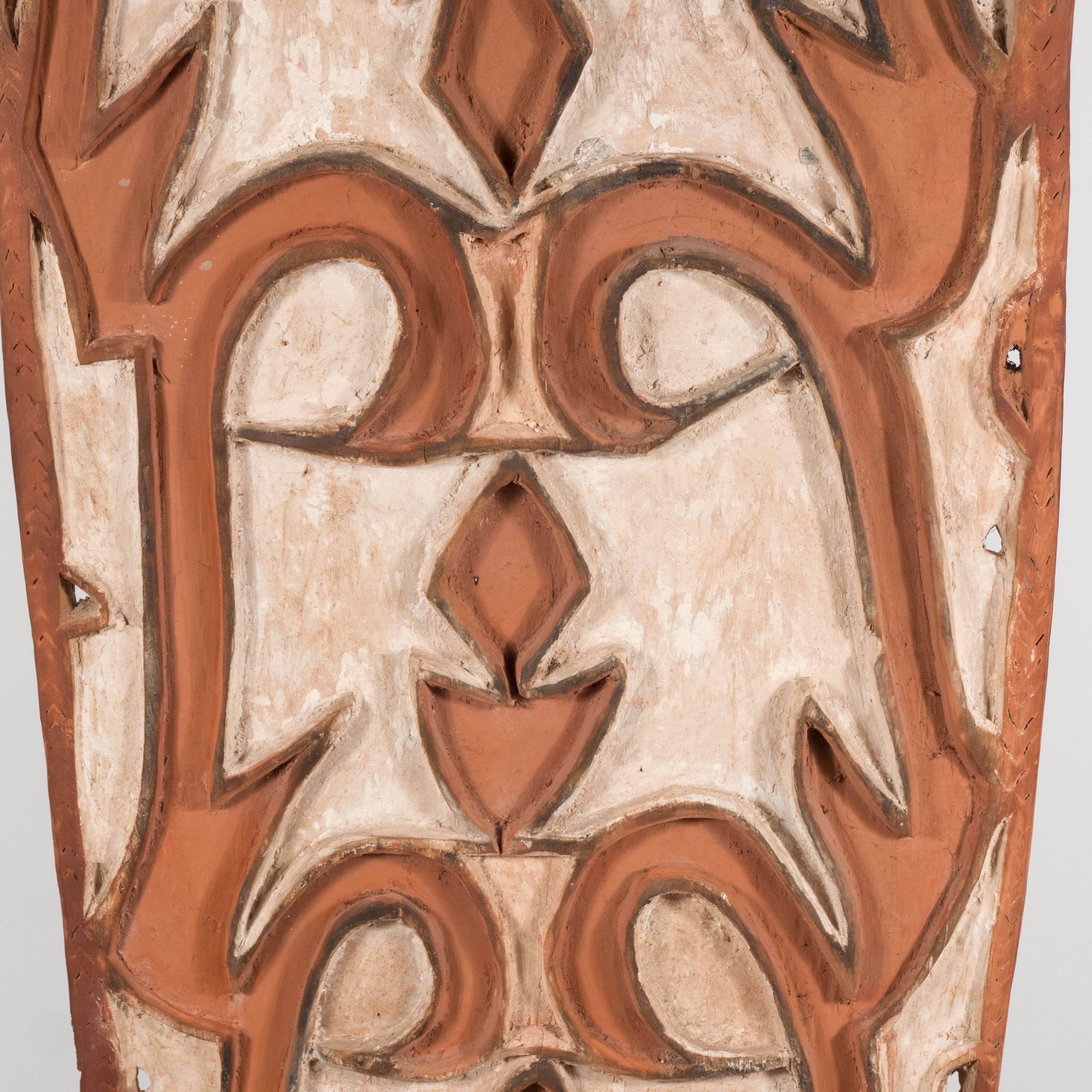 Impressive Papua New Guinea Shield, Late 19th Century For Sale 3