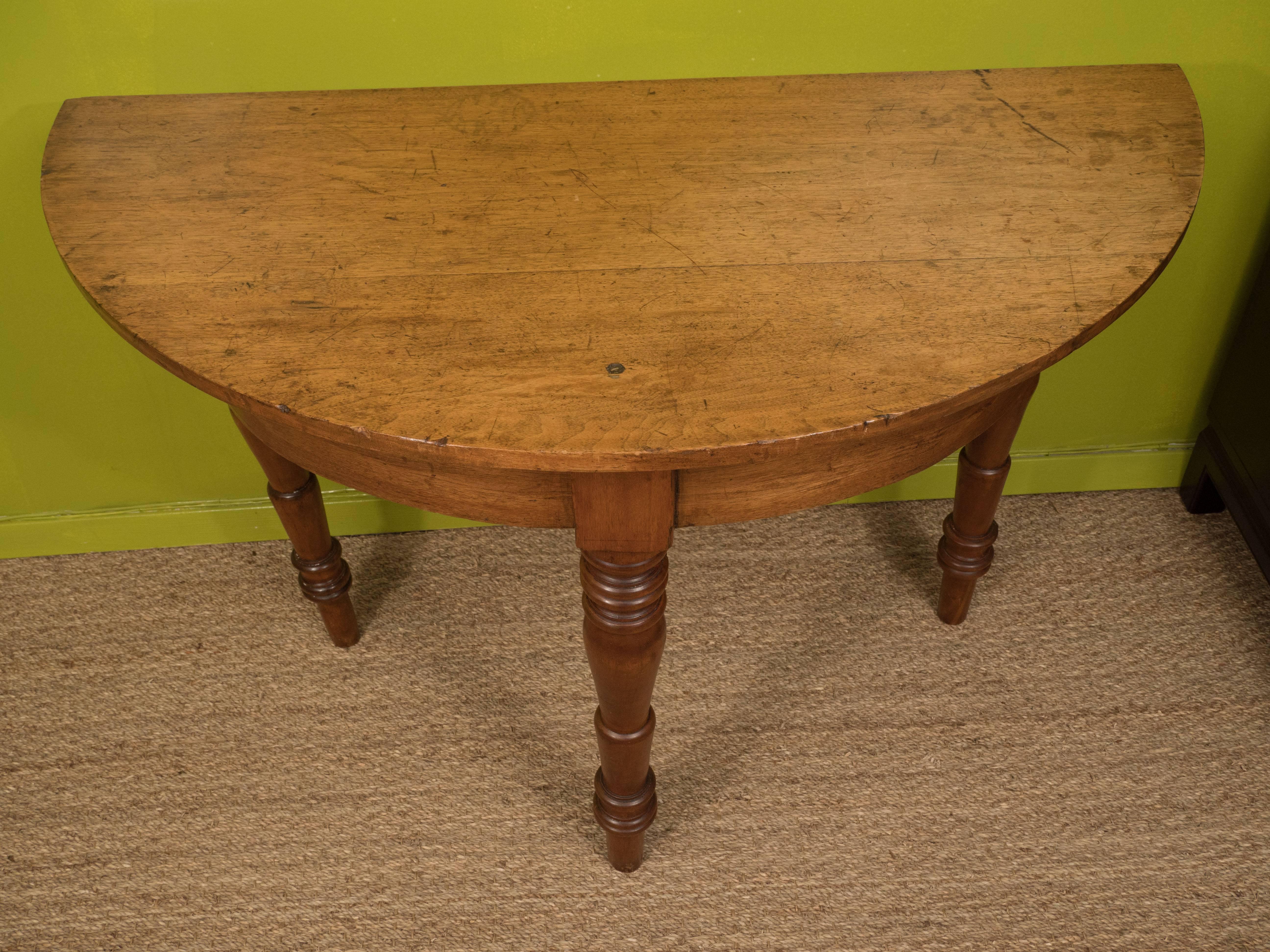 Demilune Table In Good Condition For Sale In New York, NY