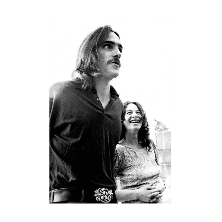 Kim Gottlieb Walker Black and White Photograph - James Taylor and Carole King