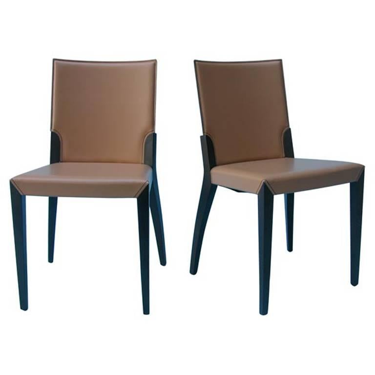 Paire de chaises en cuir