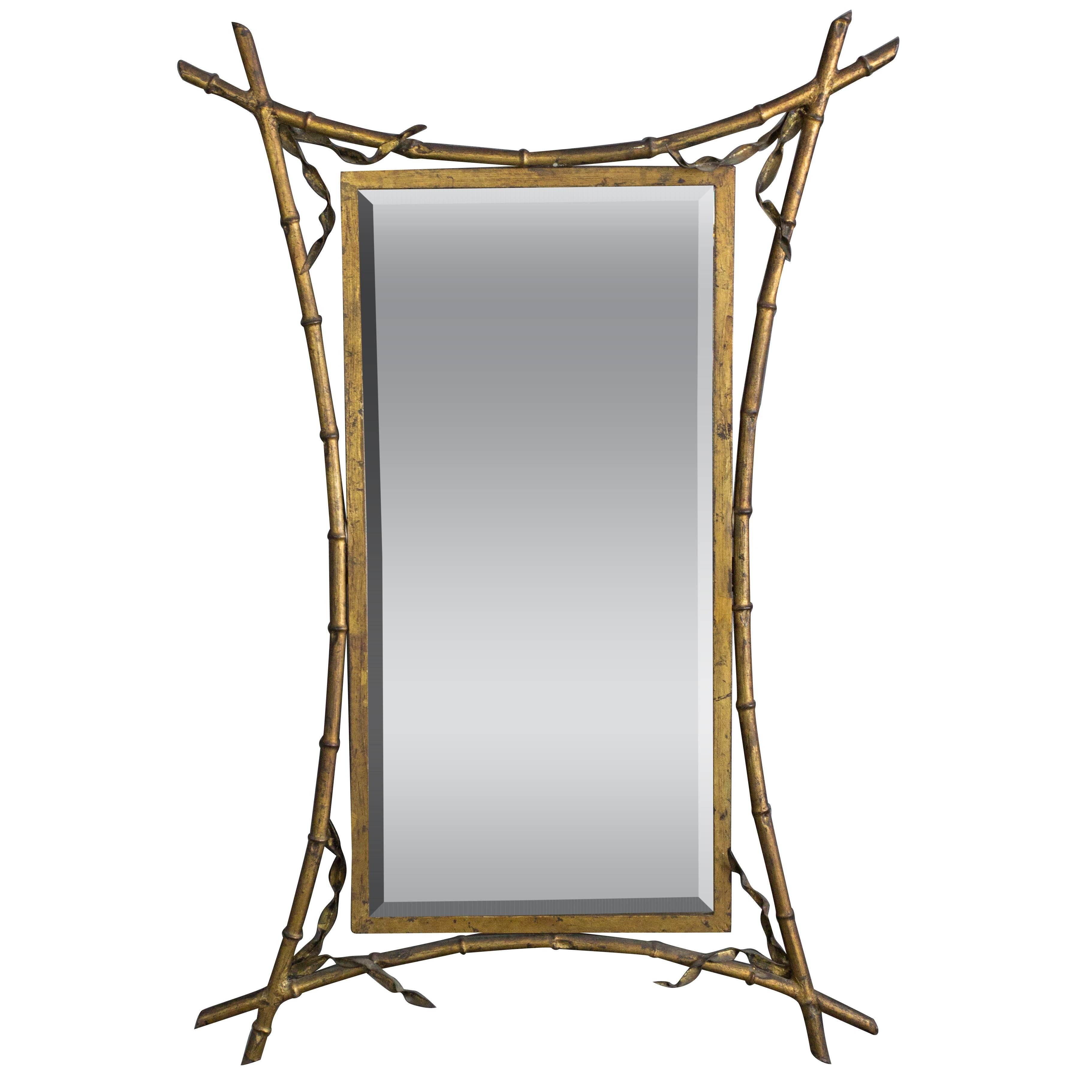 Spiegel aus vergoldetem Metall und Kunstbambus im Angebot