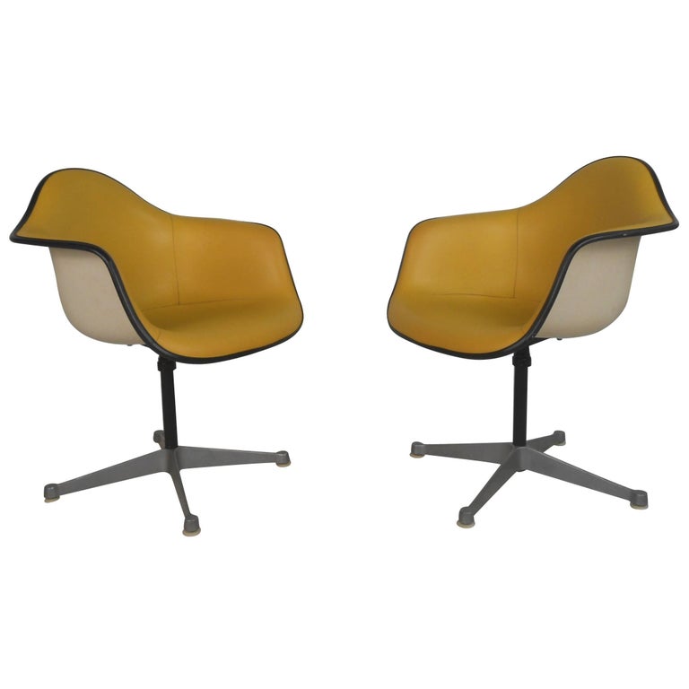 Pair of Charles Eames for Herman Miller Bucket Chairs For Sale at 1stDibs