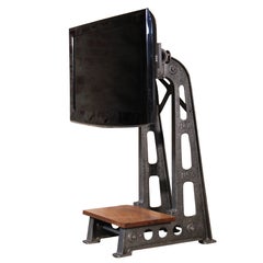 Flachbildschirm-TV-Ständer Vintage Industrial Cast Iron Media Screen Display Tisch