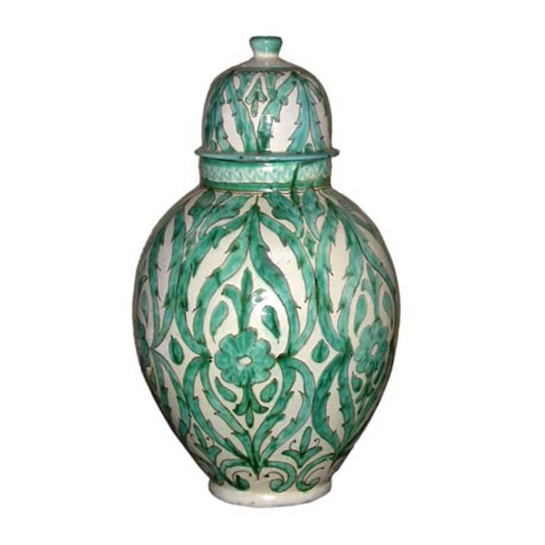 urna in ceramica con coperchio splendidamente dipinta a mano in vendita