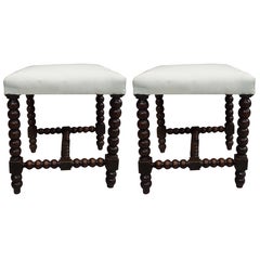 Coppia di panche / sgabelli a sfera impilati in legno intagliato a mano in stile neoclassico moderno francese