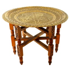 Table à plateau pliante marocaine en laiton et bois