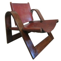 Chaise danoise moderne du milieu du siècle dernier à sangle en cuir attribuée à Borge Mogensen