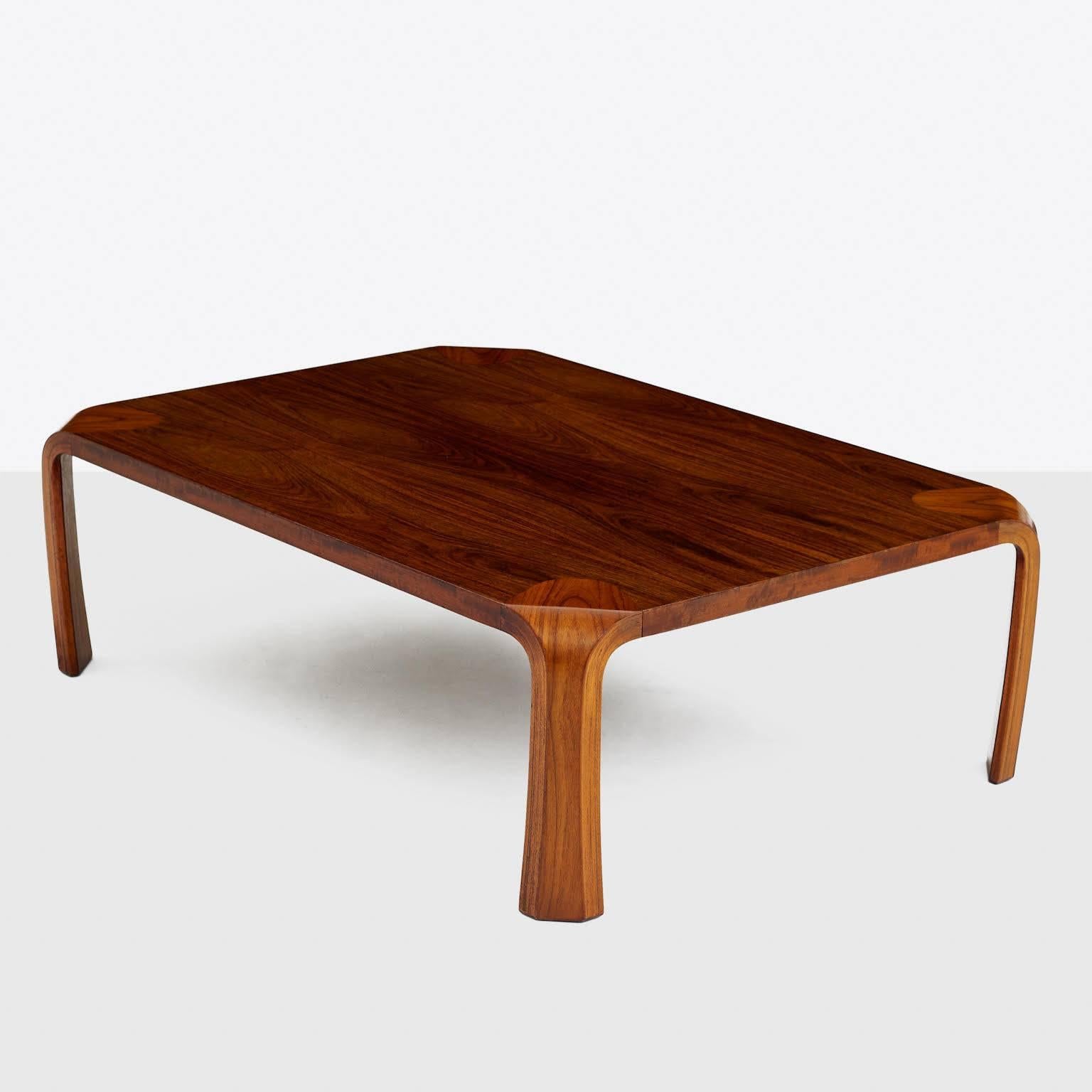 A coffee table in laminated, bent rosewood by Saburo Inui.
Signed with decal manufacturer's label to underside.
Literature: Design Japonais 1950-1995, Centre Georges
Pompidou exhibition catalog, pg. 76.