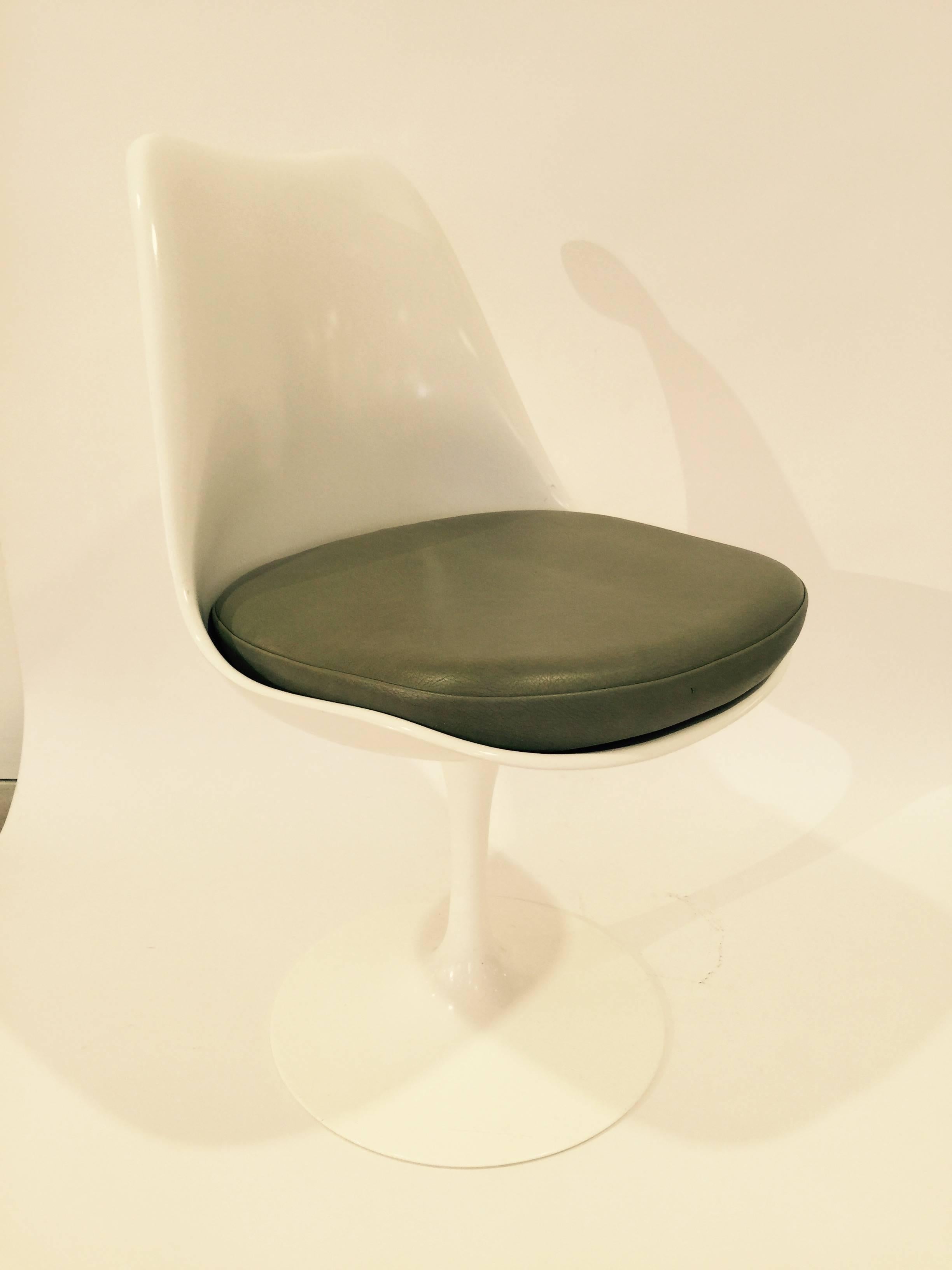 American Knoll Studio Saarinen White Tulip Dining Chairs