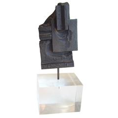Louise Nevelson Sculpture en bronze:: signée et datée avec patine brune