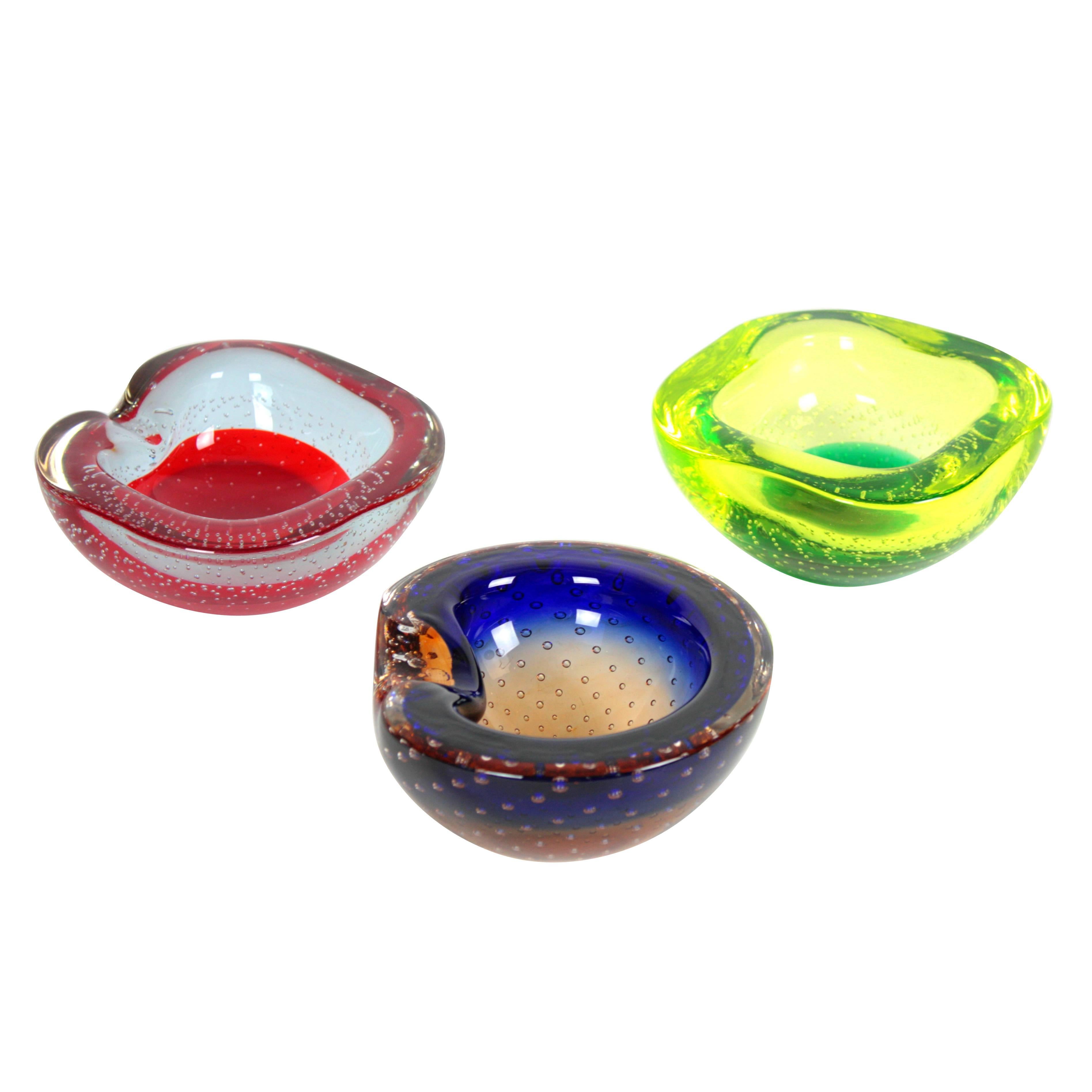 Trio of Galliano Ferro Controlled Bubbles Murano Art Glass Bowls