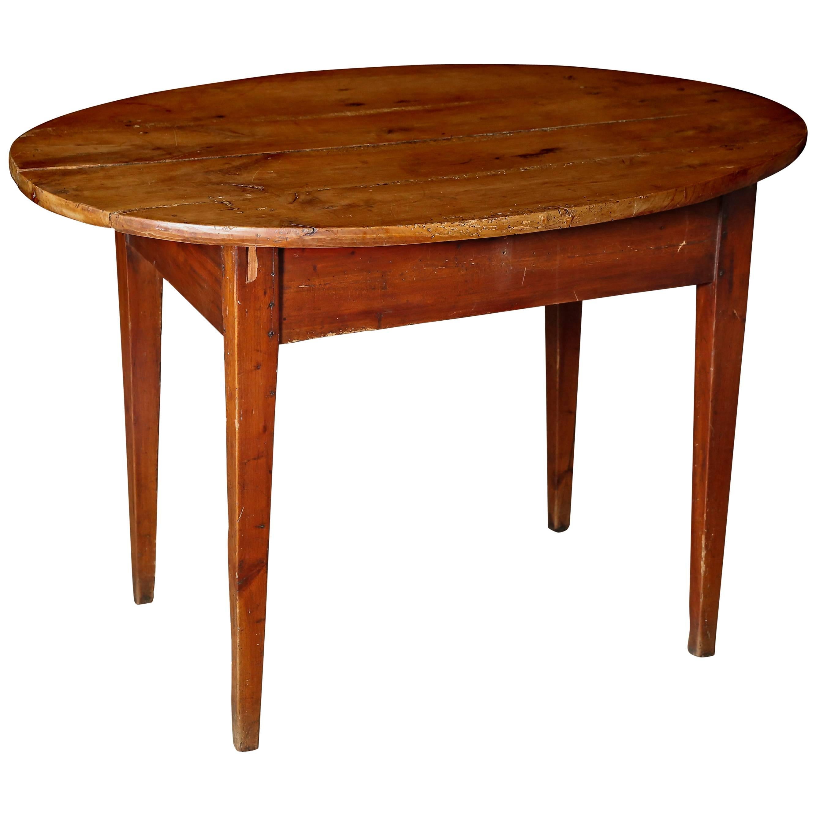 Antiker ovaler Kirschbaumtisch aus dem 19. Jahrhundert