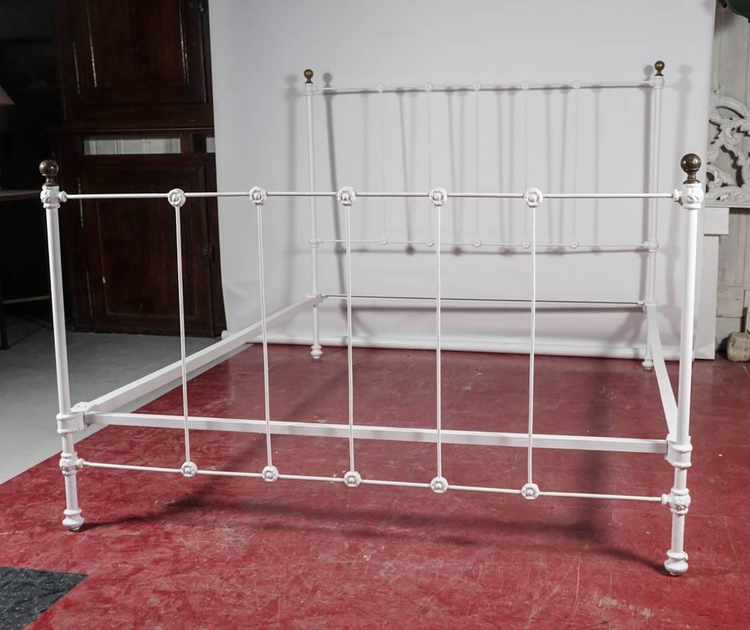 Antique country cast iron queen-size bed with head with brass finials. BRK 02106.

Foot railing: 38.50