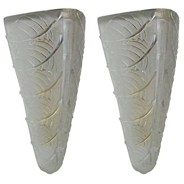 Paire d'appliques murales "Noisetier" Art Deco de Rene Lalique