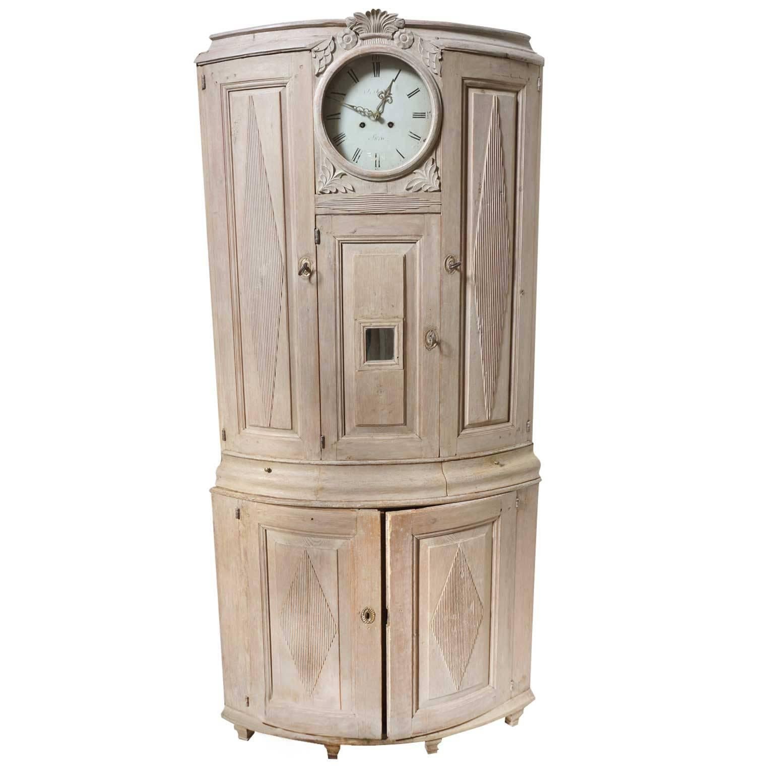 Swedish 18th Century Baroque Corner Cabinet with Built In Clock For Sale