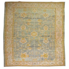 Ancien tapis décoratif turc d'Oushak