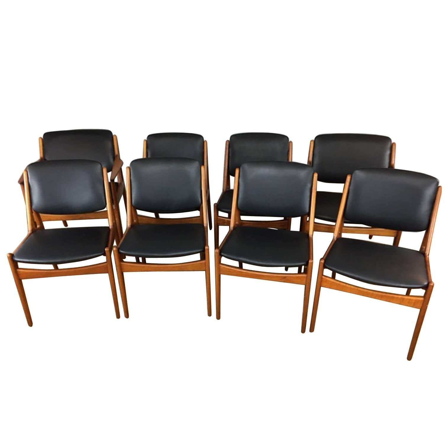 Arne Vodder Tilt Back Dining Chairs, Six Armless and Two Captains