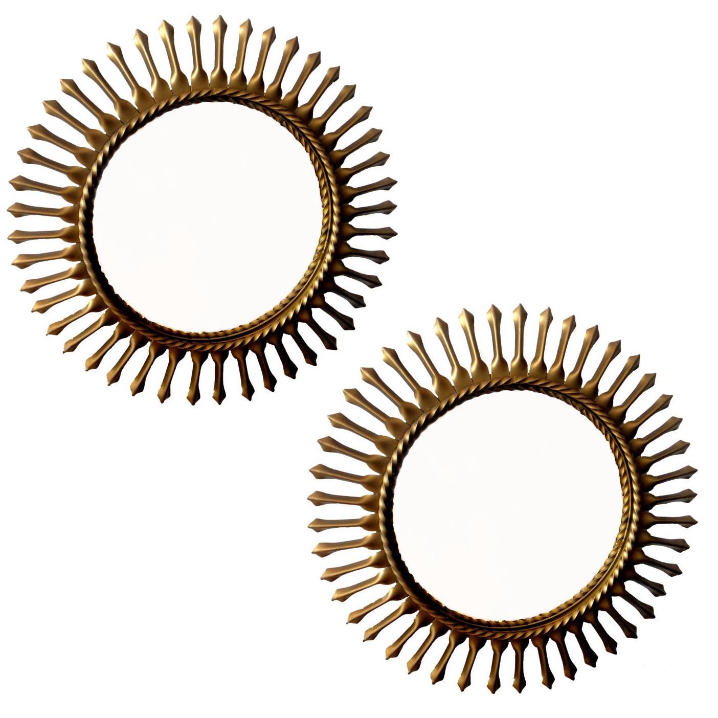 Sunburst en laiton signé Chaty Vallauris, mi-siècle moderne  Paire de miroirs en vente