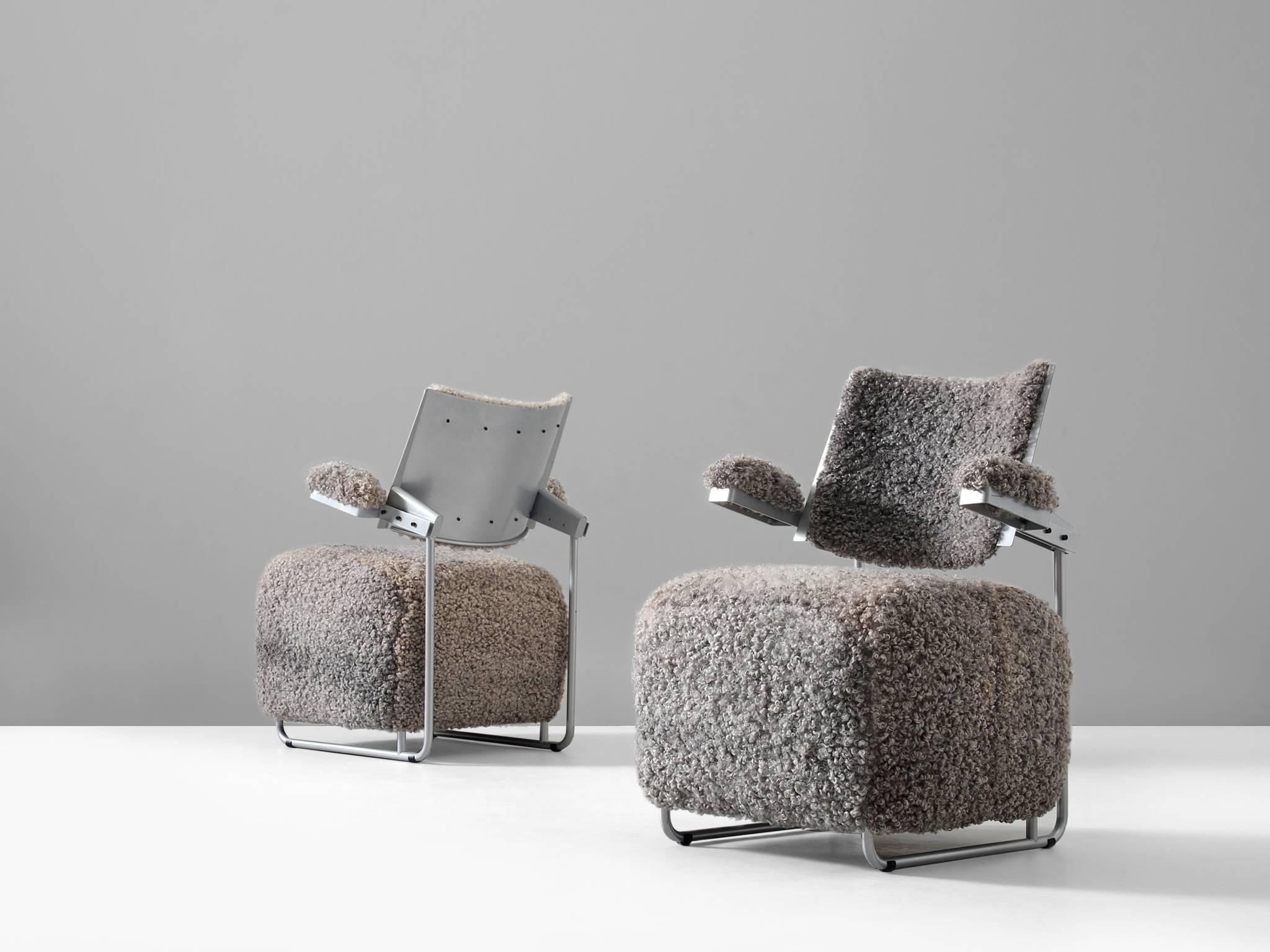 Pair of lounge chairs model 'Oscar, in metal and fabric, by Harri Kohonen for Inno, Finland, 1990s.

Set of two free-form easy chairs in grey fuzzy upholstery. The chair consist of a tabouret seating with armrests and curved back. The metal