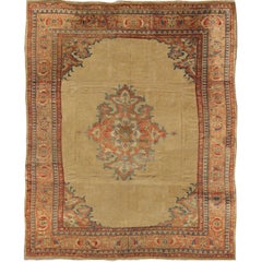 Antiker persischer Ziegler Sultanabad-Teppich mit hellgelbem Hintergrund und Lachs