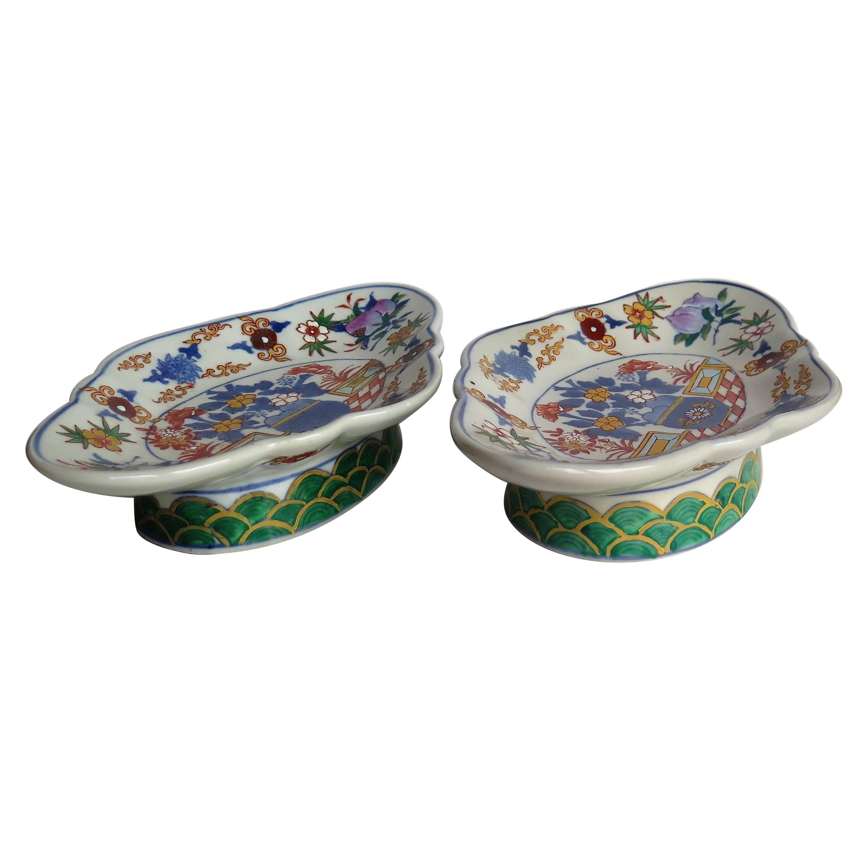 Pair of Bowls, Chinese Export, Hand Painted Porcelain, Late Qing, C.1900