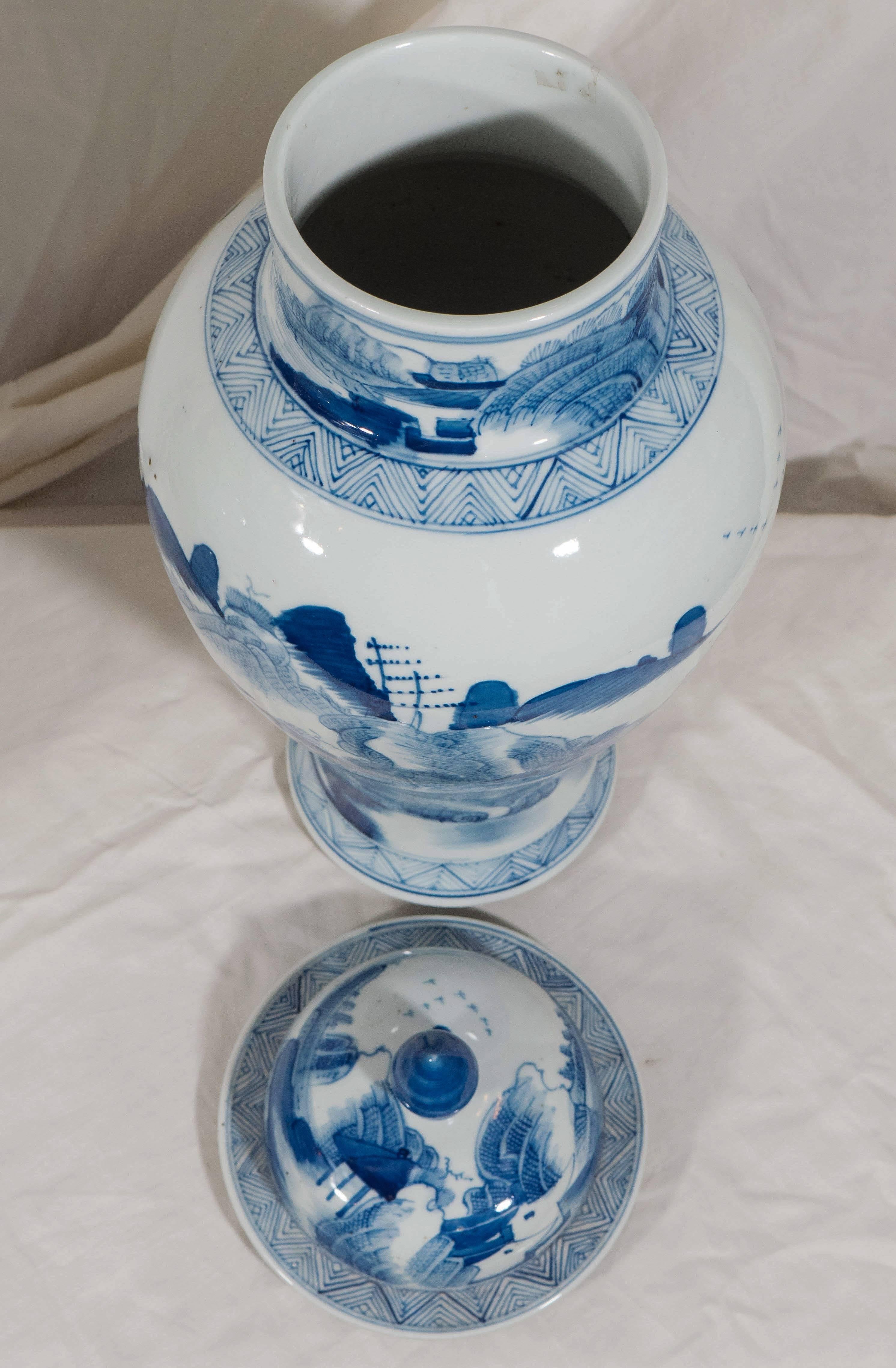  Antique Chinese Porcelain Ginger Jars Blue and White  2